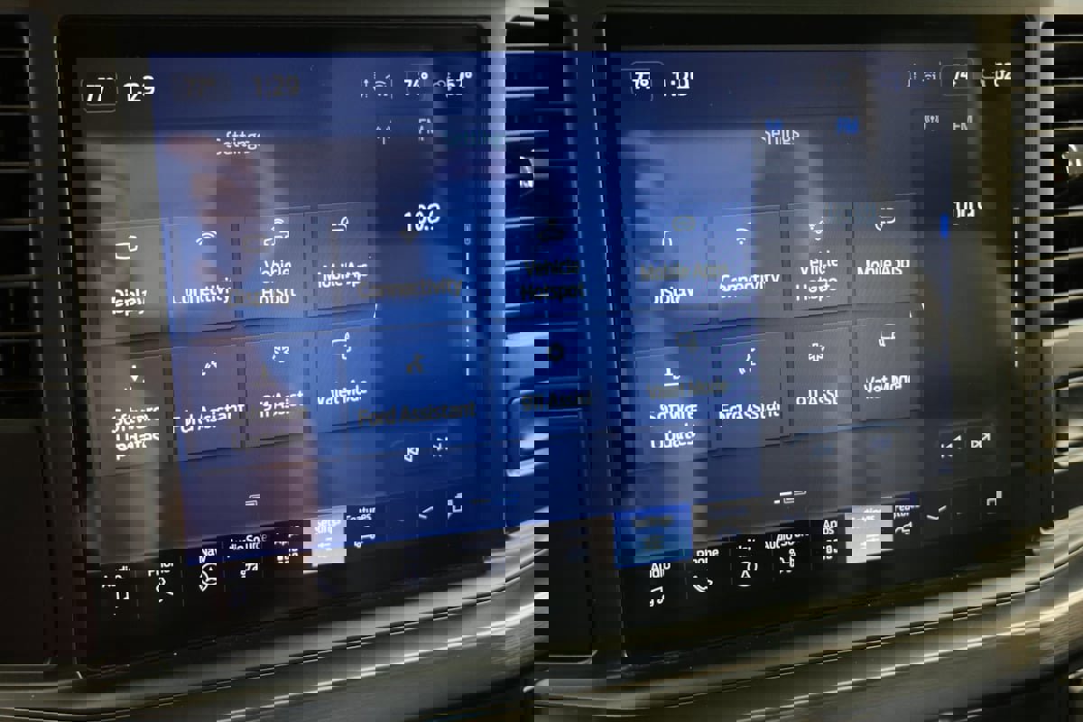 Used 2025 Ford F350 Lariat w/ Chrome Package image 53