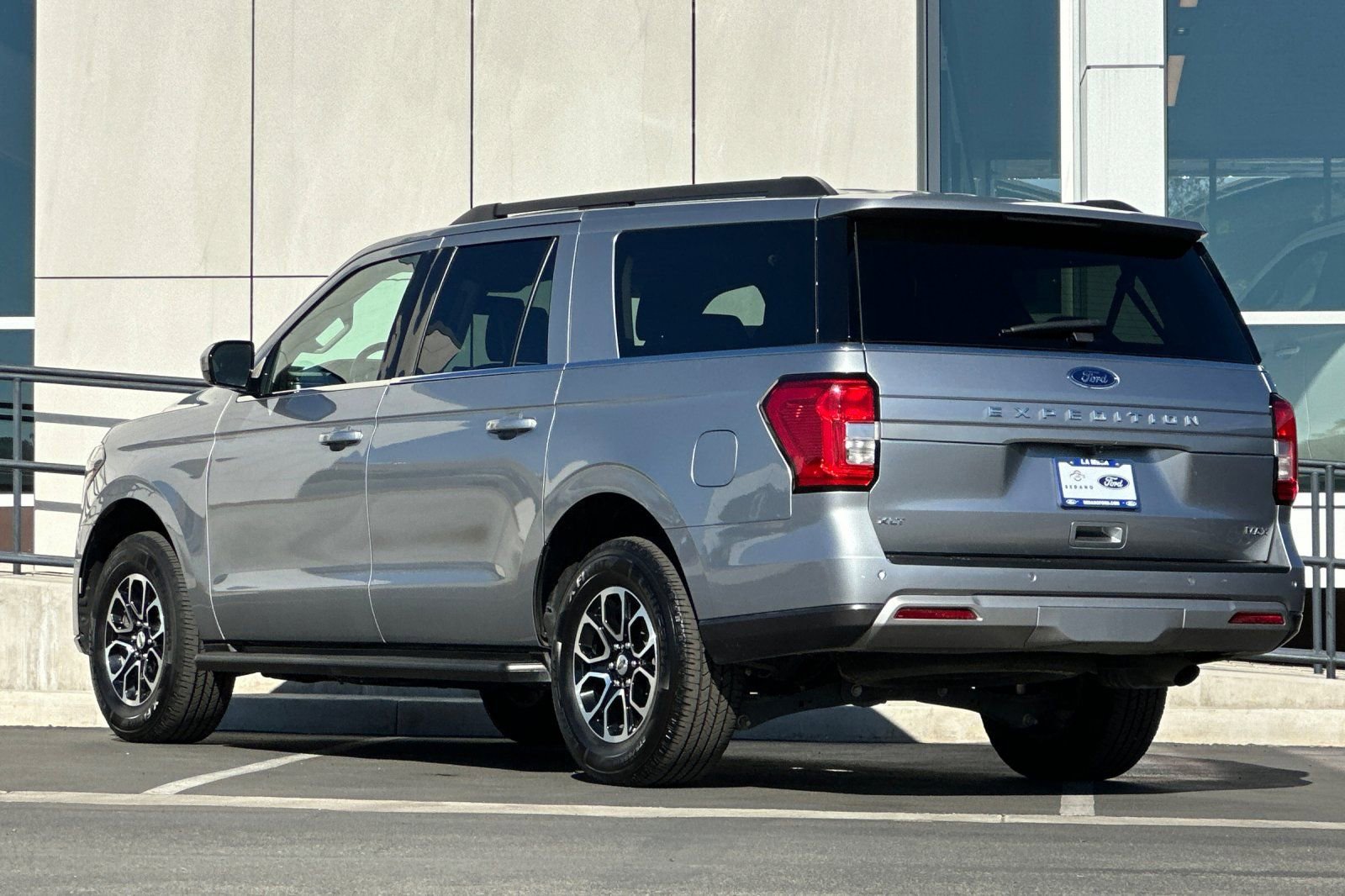 Used 2024 Ford Expedition Max XLT image 5
