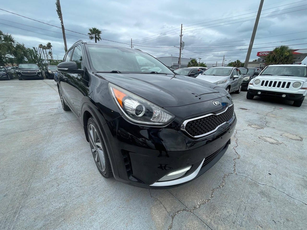 Used 2017 Kia Niro Touring FWD image 2