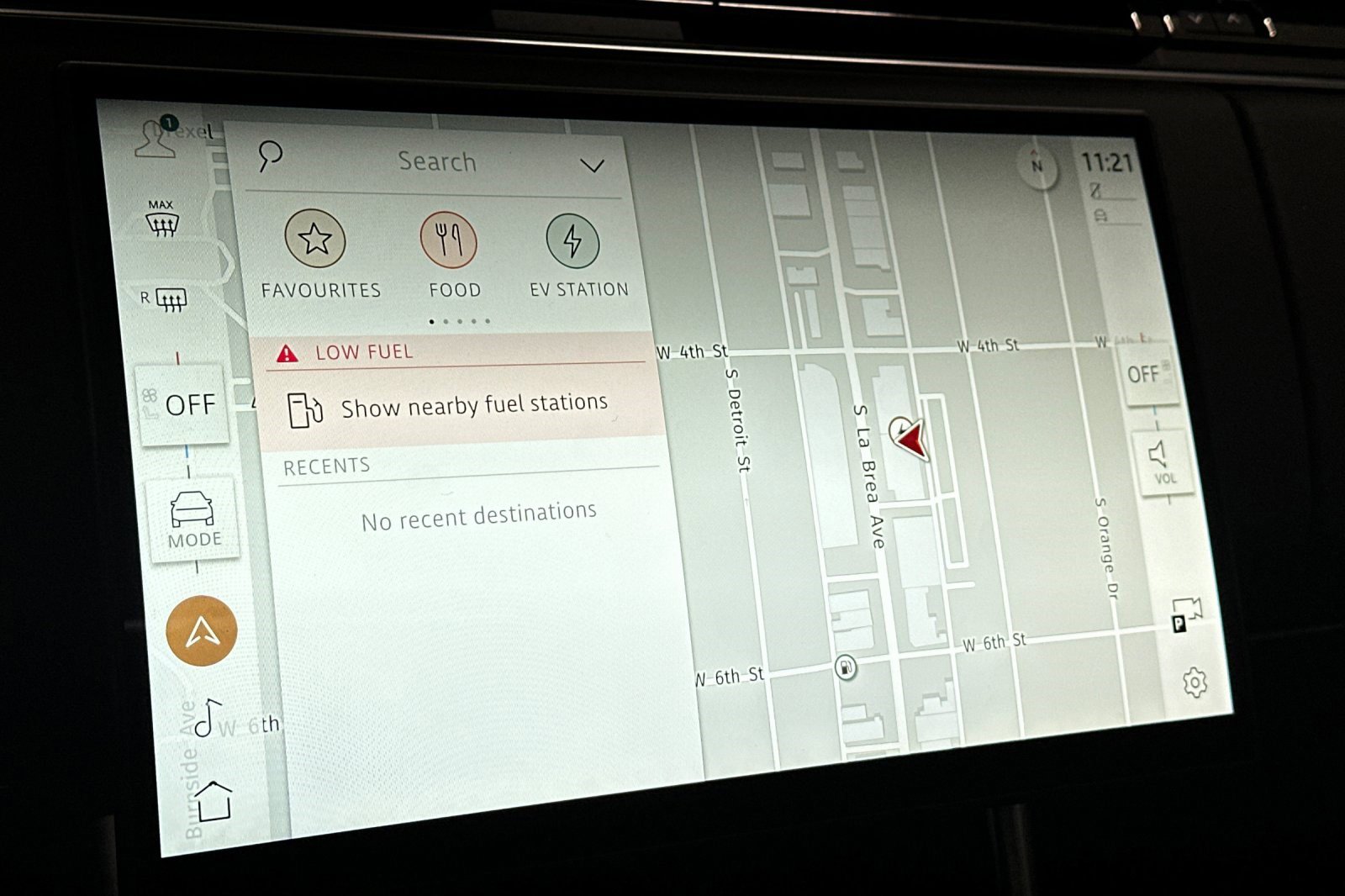 New 2026 Land Rover Range Rover SE image 19