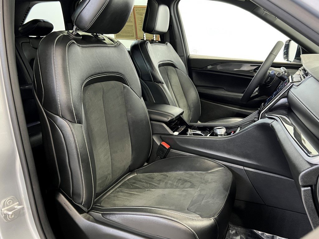 Certified 2023 Jeep Grand Cherokee Altitude image 14