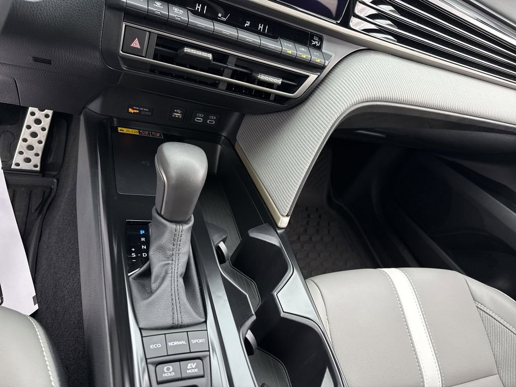 Used 2025 Toyota Camry SE image 19