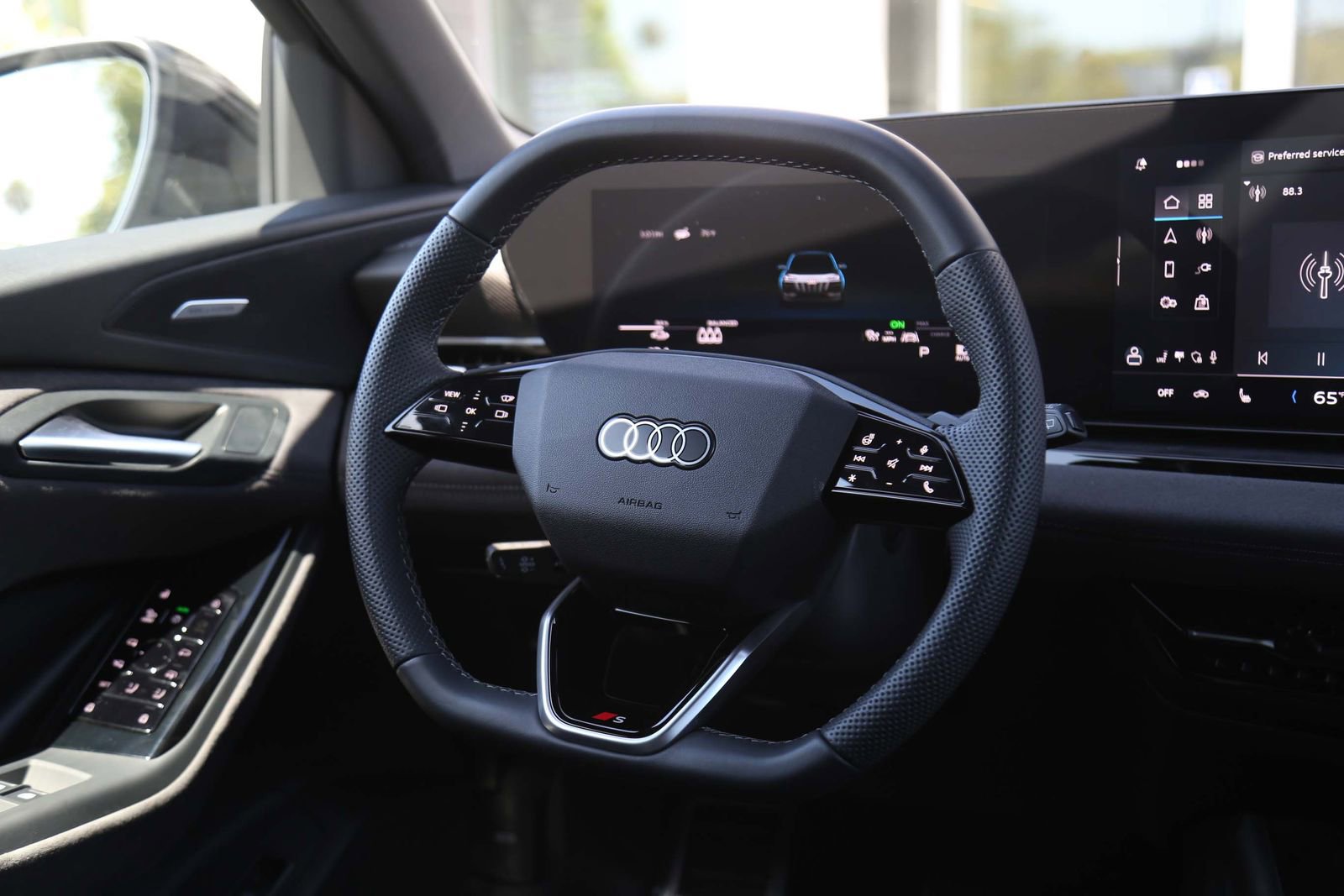 Certified 2025 Audi SQ6 e-tron Prestige AWD/4WD image 16