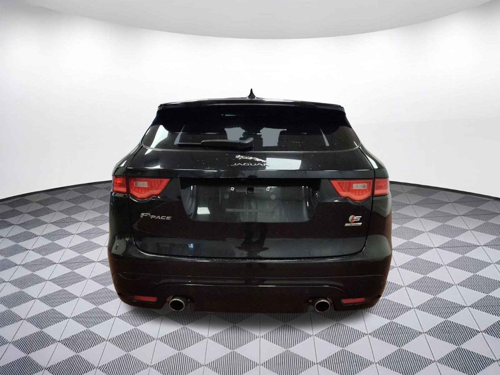 Used 2017 Jaguar F-PACE S image 9
