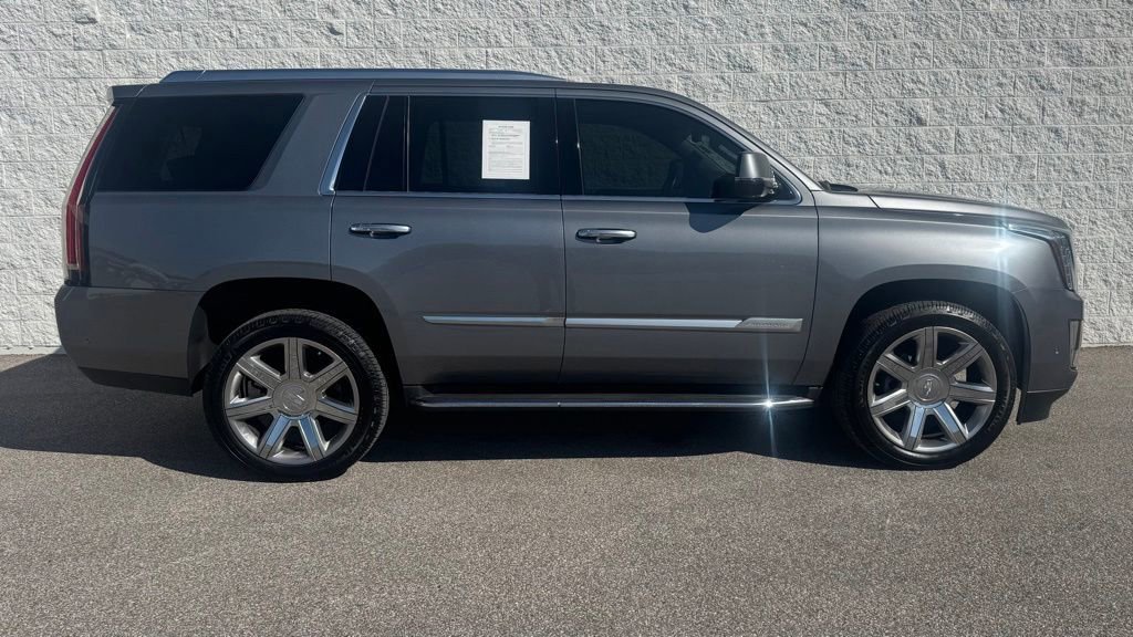 Used 2019 Cadillac Escalade Luxury AWD/4WD image 2