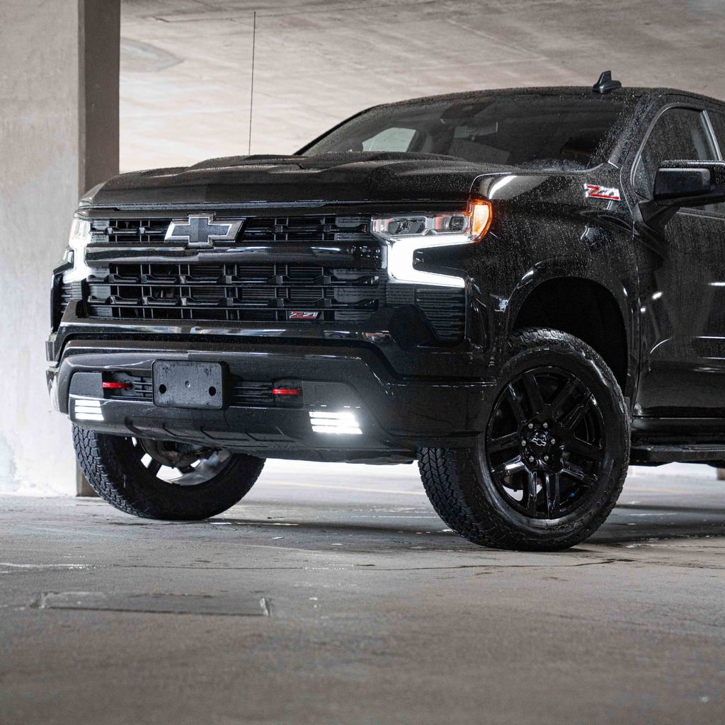 Used 2024 Chevrolet Silverado 1500 LT Trail Boss w/ Convenience Package II AWD/4WD image 2