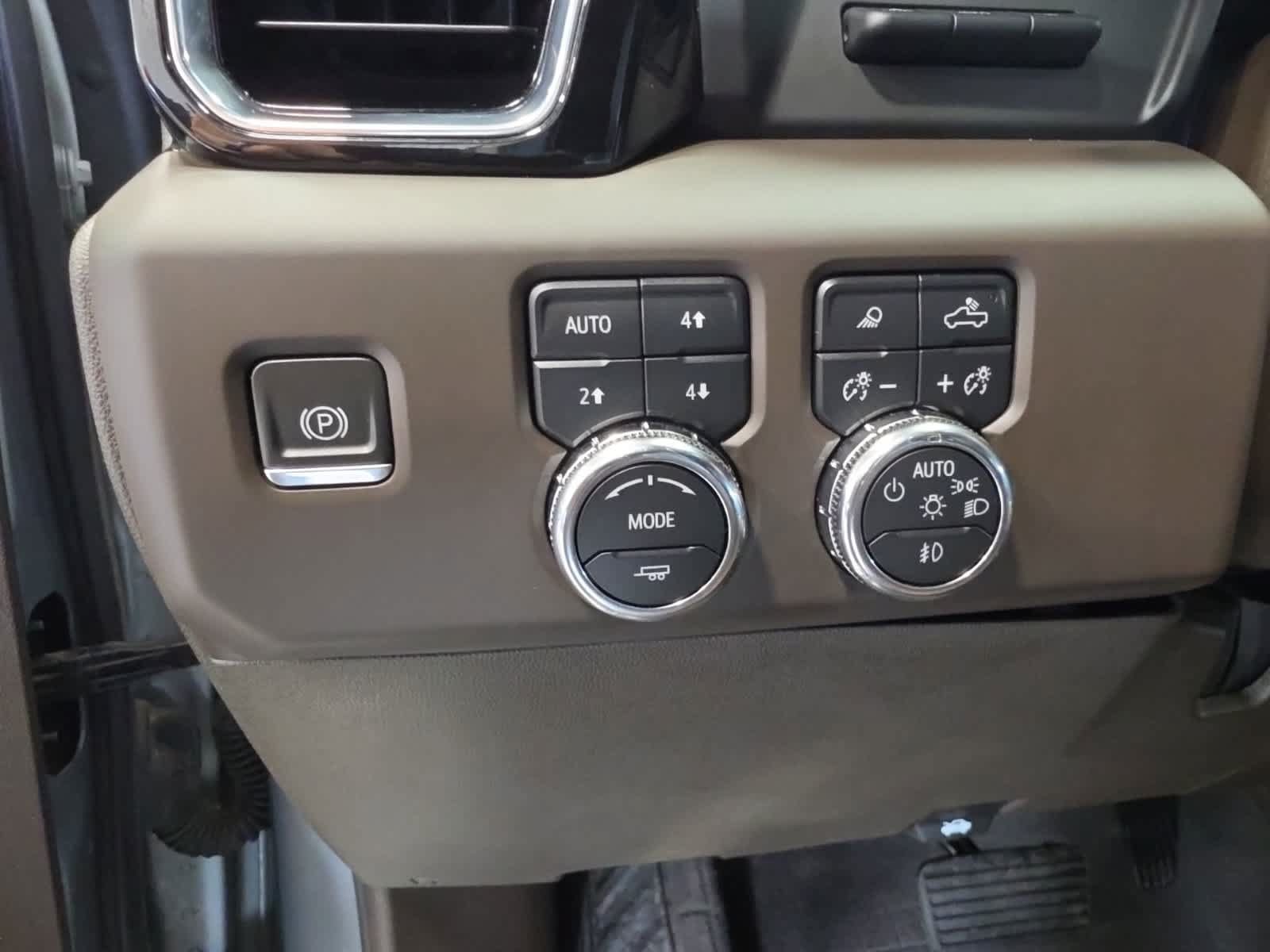 Used 2024 GMC Sierra 2500 Denali w/ Denali Reserve Package AWD/4WD image 26