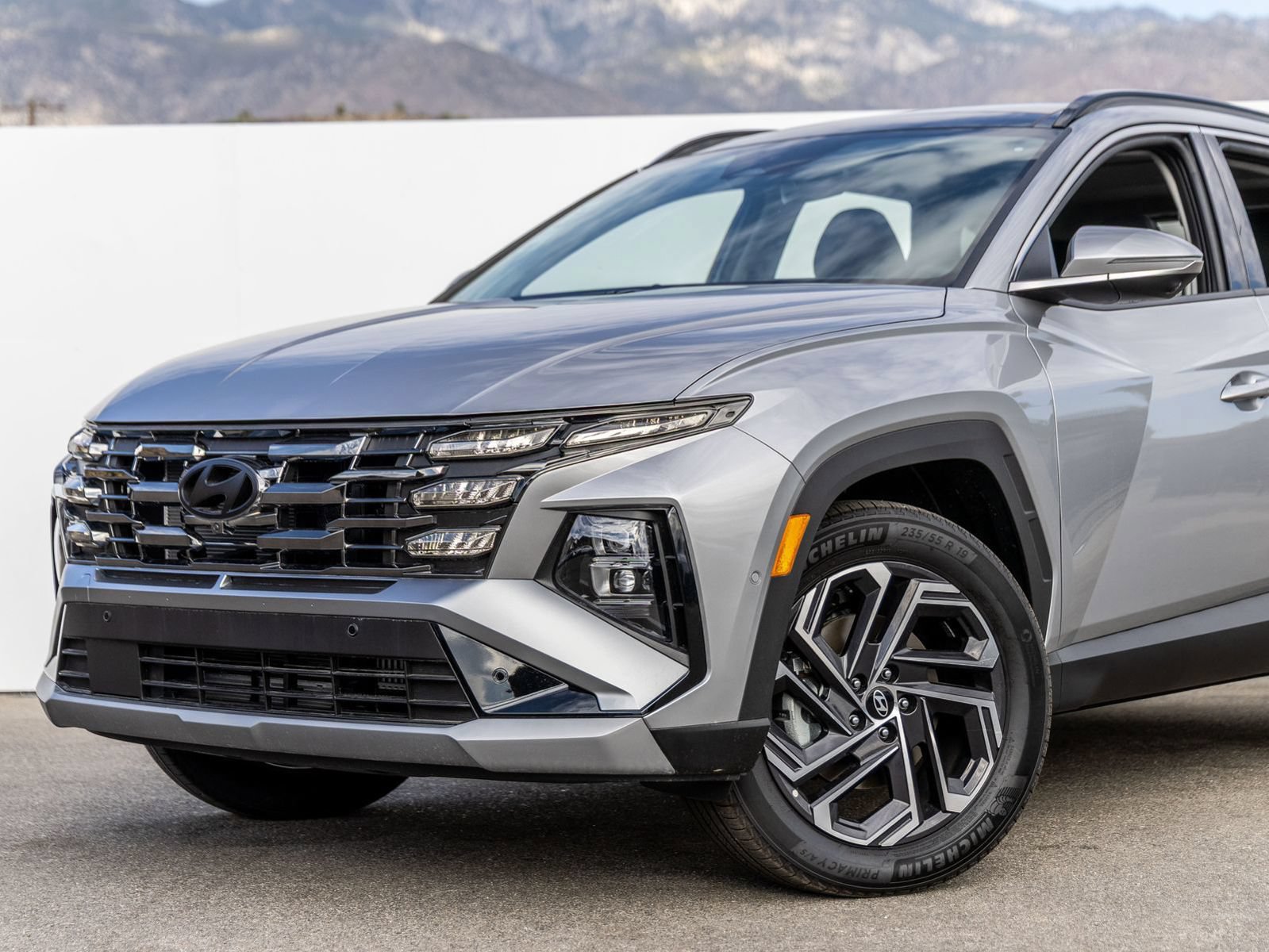 New 2025 Hyundai Tucson Limited AWD/4WD image 2