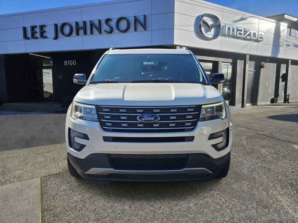 Used 2017 Ford Explorer XLT w/ Equipment Group 202A AWD/4WD image 8