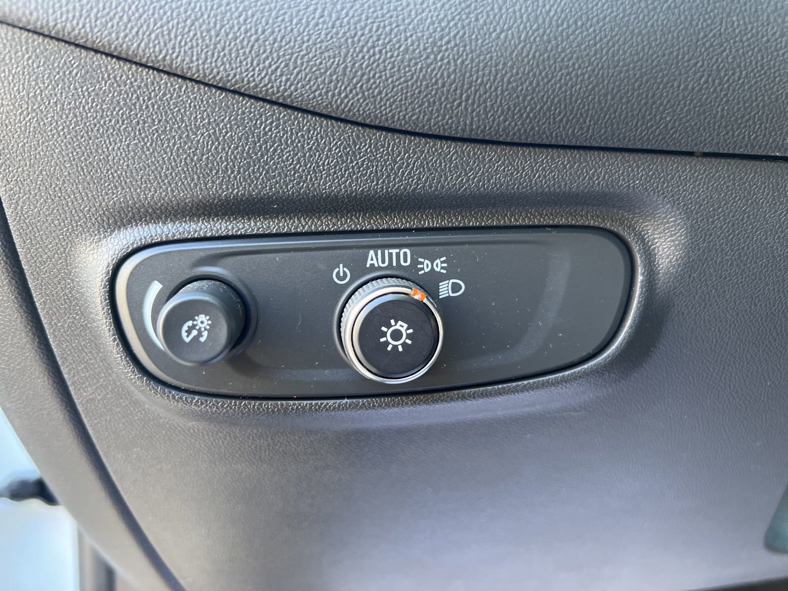 Used 2021 Chevrolet Equinox LT FWD image 14