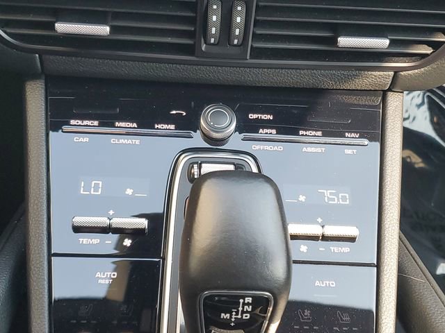 Used 2022 Porsche Cayenne Platinum Edition image 29