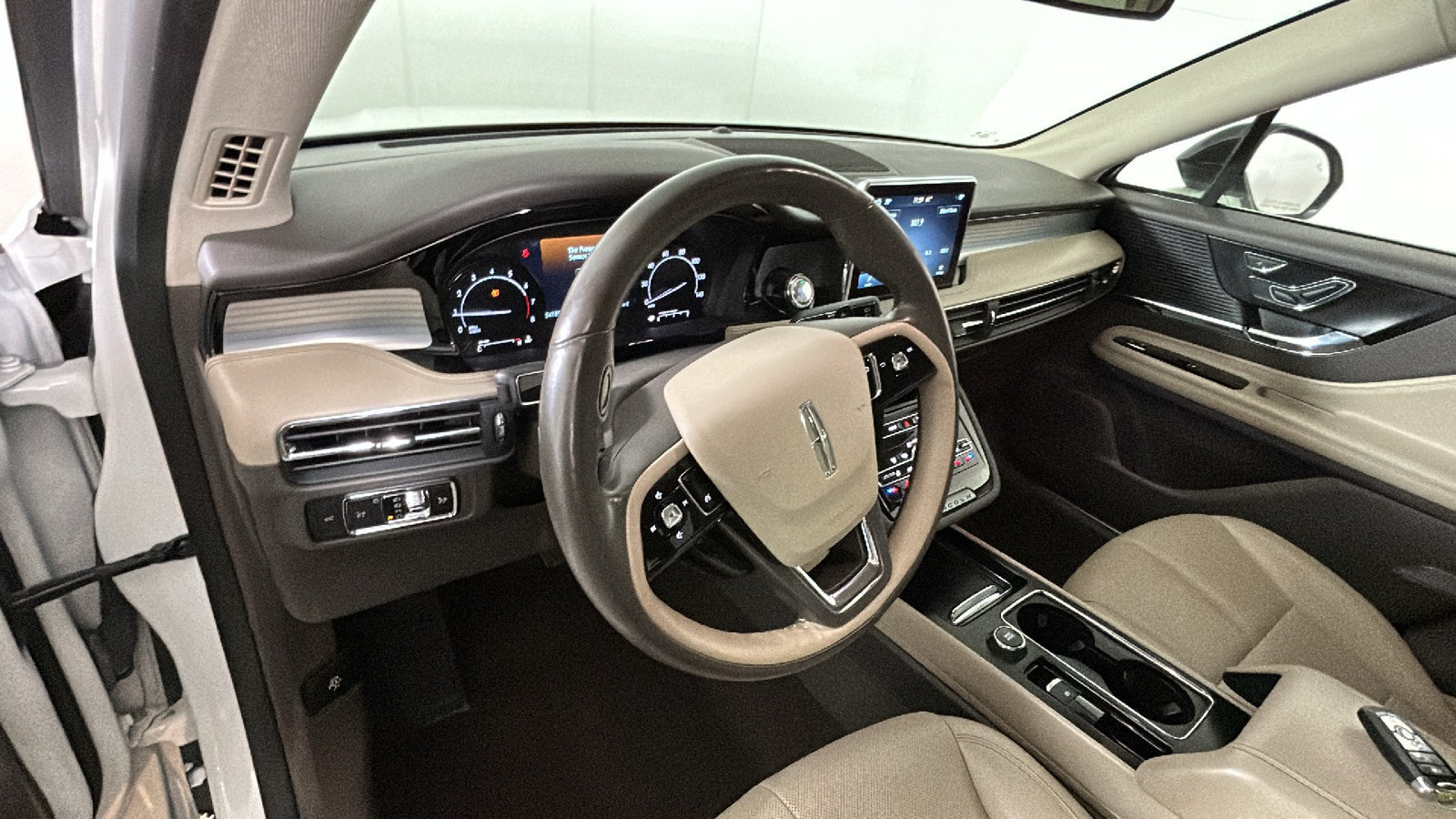 Used 2021 Lincoln Corsair AWD w/ Equipment Group 101A image 17