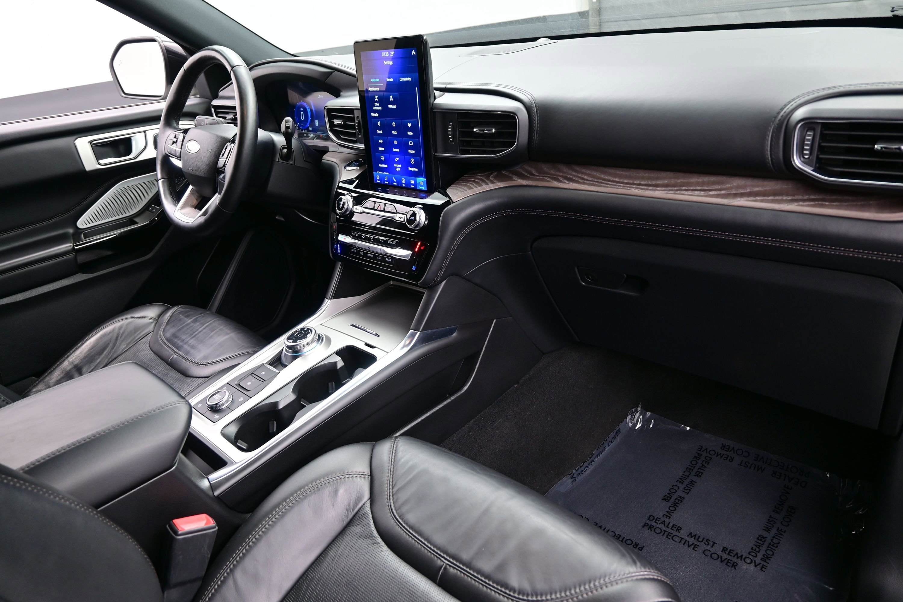 Used 2023 Ford Explorer Platinum w/ Technology Package AWD/4WD image 15