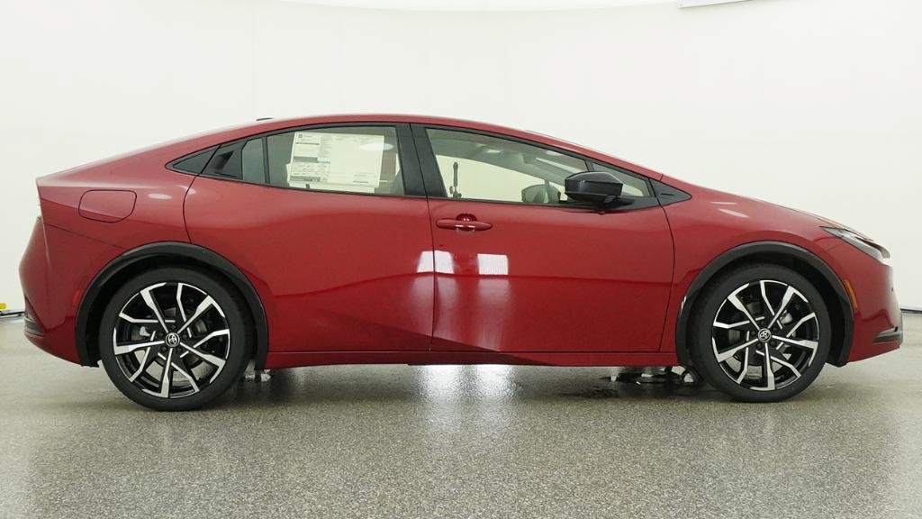 New 2026 Toyota Prius Plug-In Hybrid FWD image 2