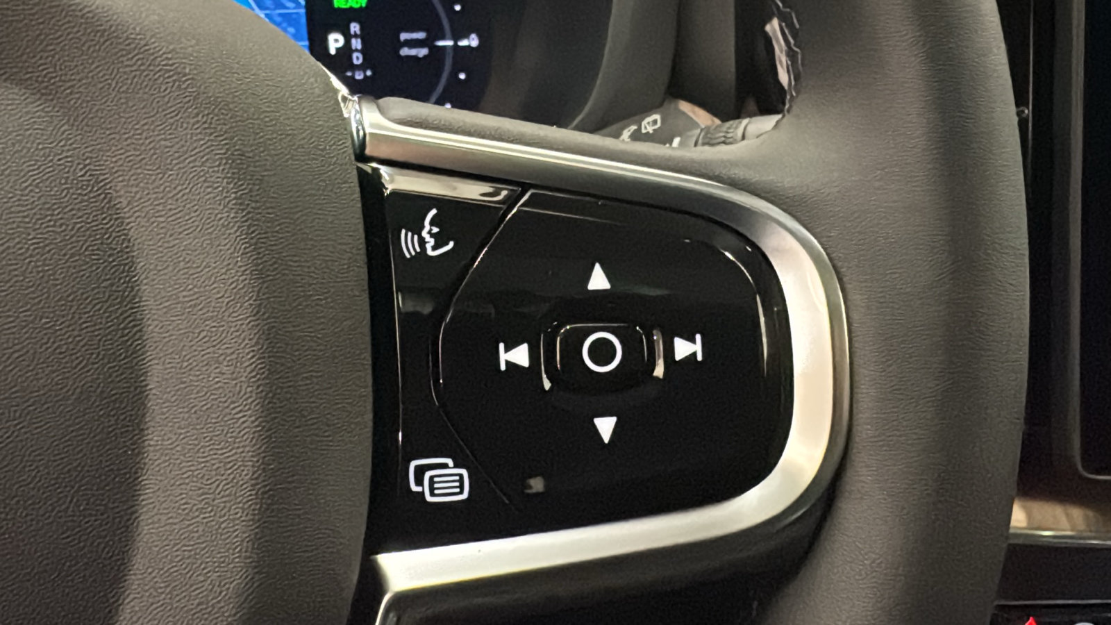 New 2027 Volvo XC60 T8 Plus AWD/4WD image 14