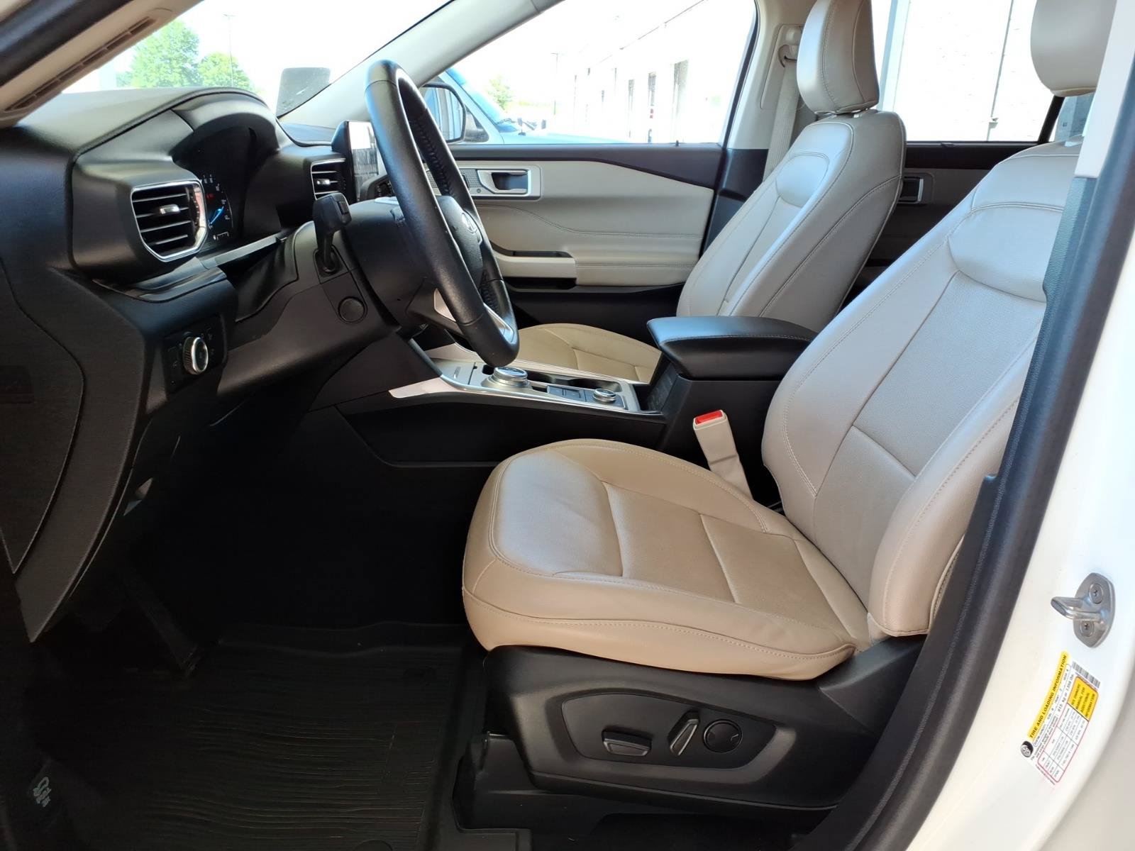 Used 2023 Ford Explorer Limited w/ Equipment Group 301A AWD/4WD image 3