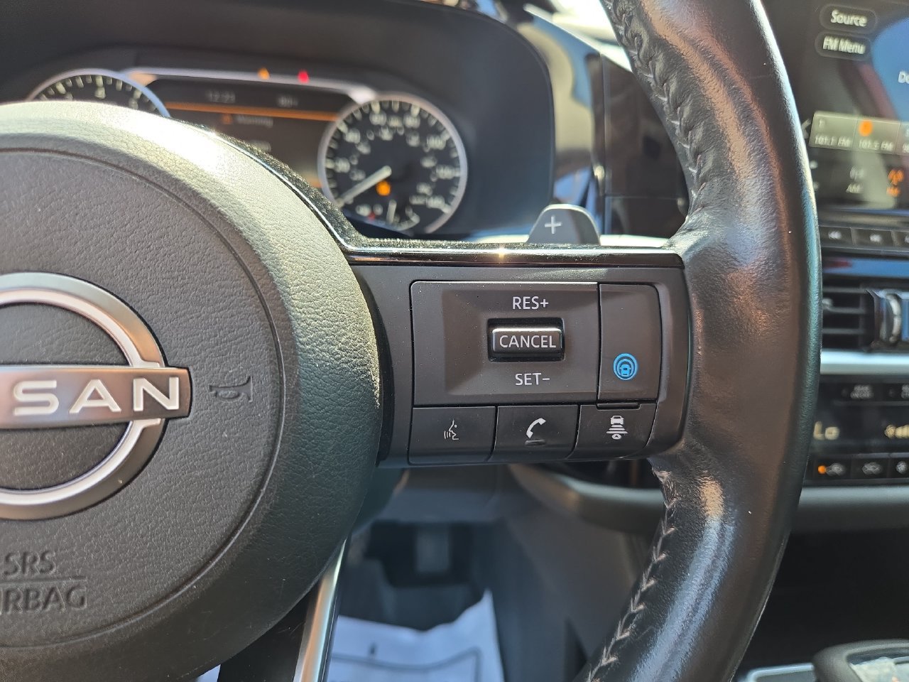 Used 2022 Nissan Pathfinder SL w/ SL Premium Package FWD image 12