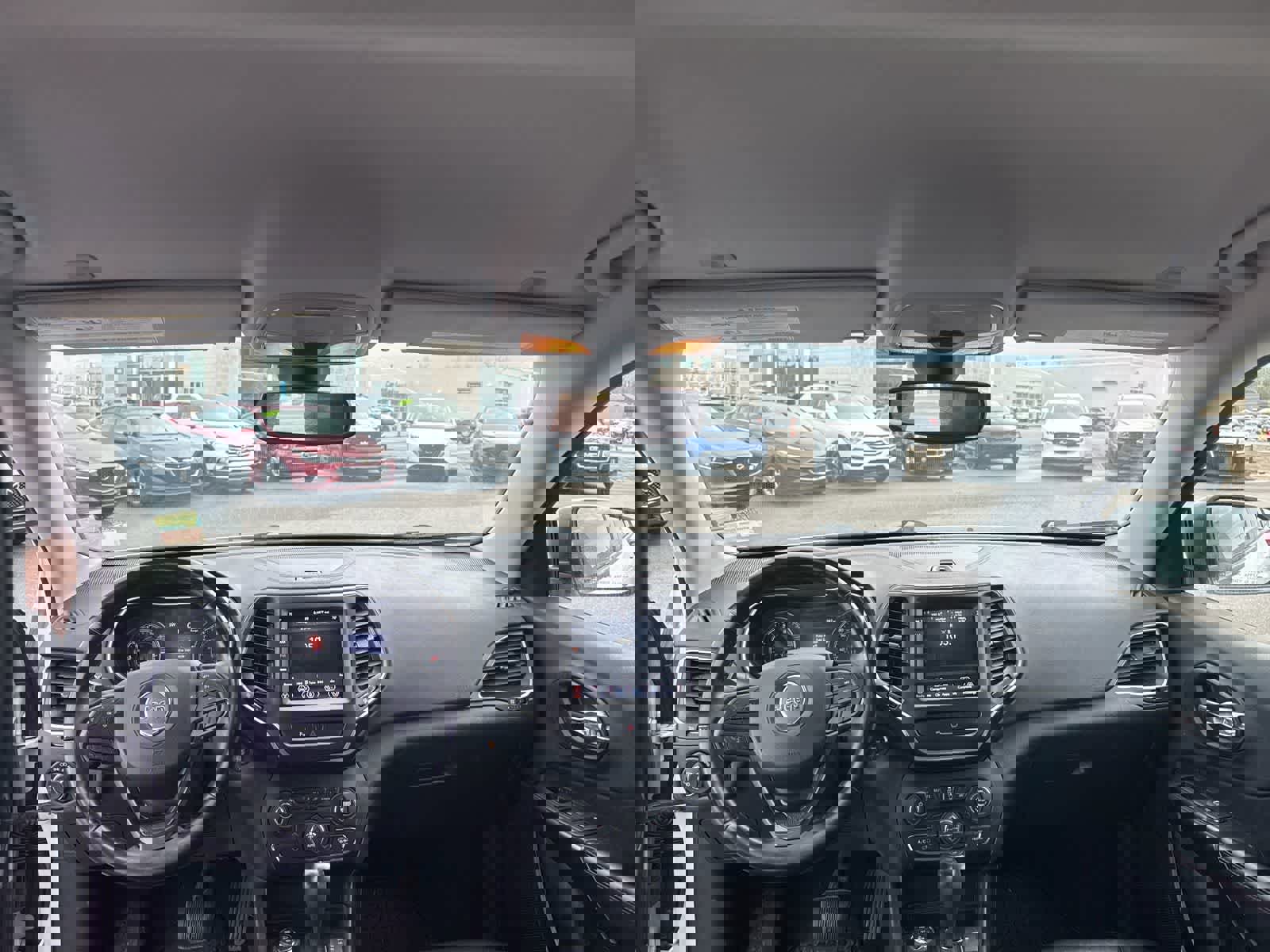 Used 2019 Jeep Cherokee Trailhawk w/ Cold Weather Group image 18