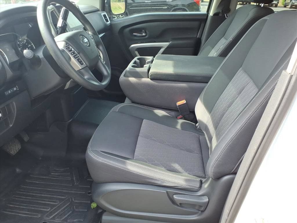 Used 2021 Nissan Titan SV AWD/4WD image 11
