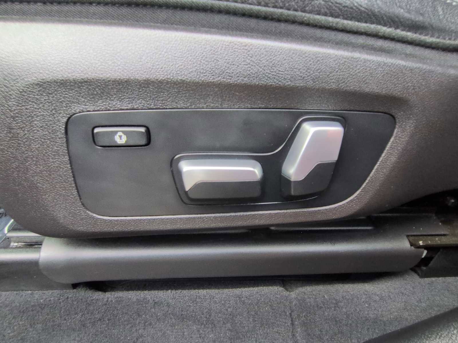 Used 2023 BMW X3 M40i w/ Premium Package image 17