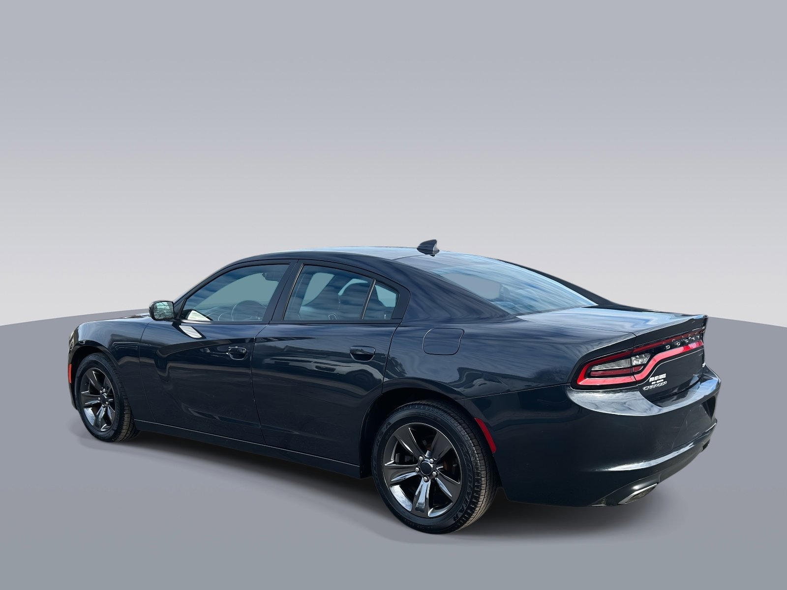 Used 2016 Dodge Charger SXT image 5