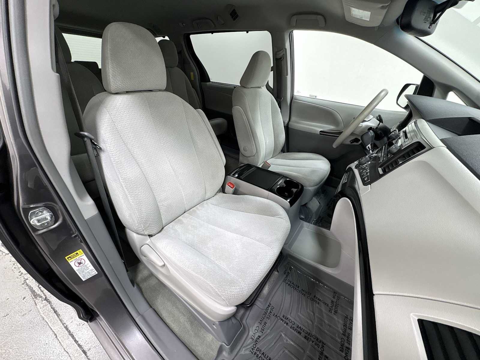 Used 2014 Toyota Sienna LE FWD image 29