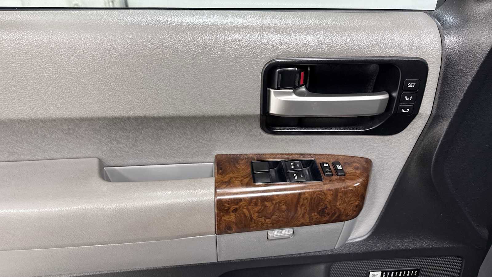 Used 2010 Toyota Sequoia Platinum image 15