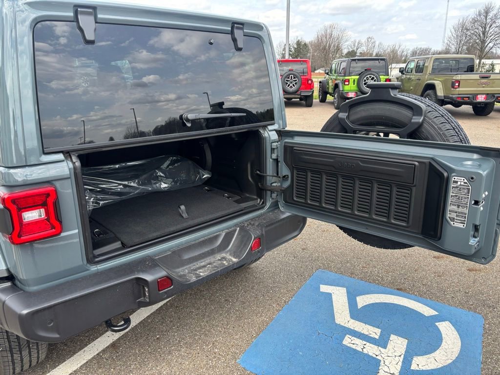 New 2026 Jeep Wrangler Unlimited Sahara AWD/4WD image 10