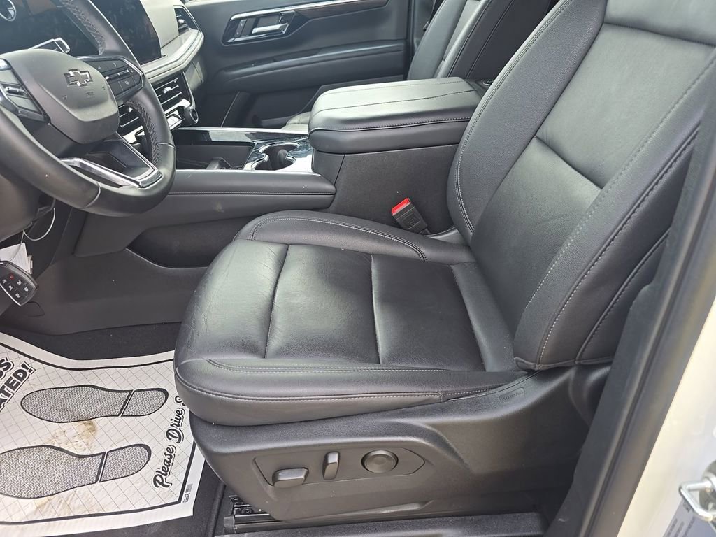 Used 2025 Chevrolet Suburban Z71 AWD/4WD image 7