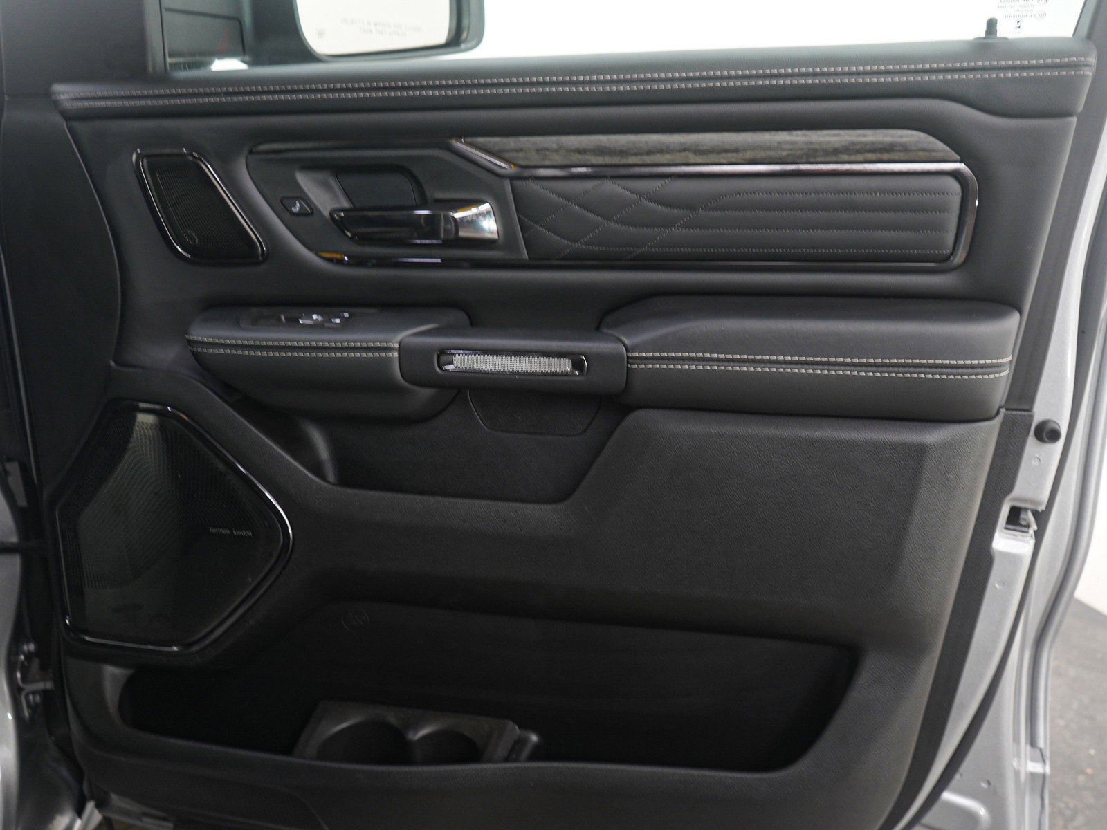 Used 2025 RAM 1500 Limited image 13