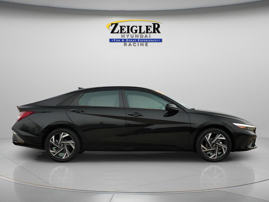 Certified 2025 Hyundai Elantra SEL FWD image 9