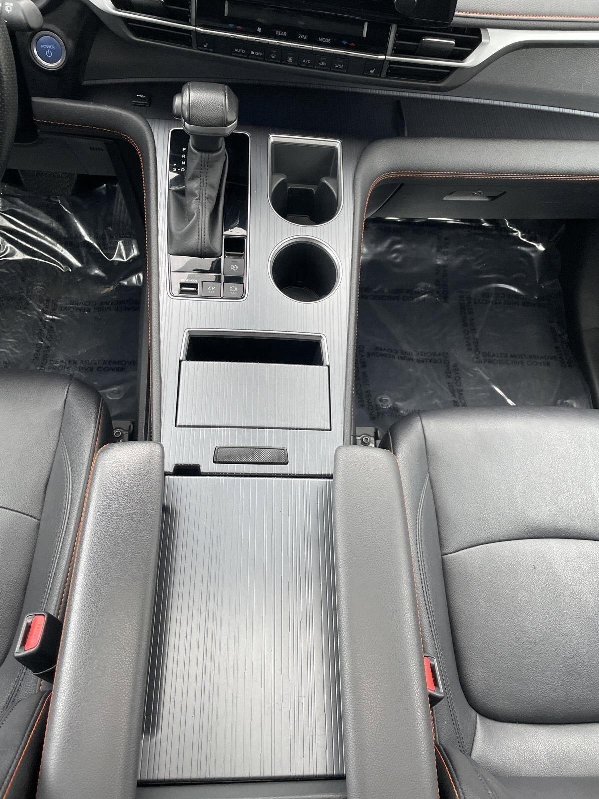 Used 2023 Toyota Sienna XSE AWD/4WD image 25