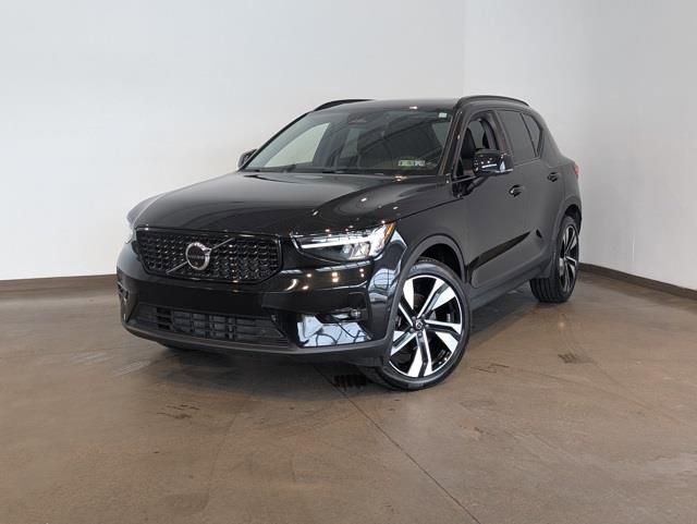 Used 2023 Volvo XC40 B5 Plus w/ Driver Assist Package image 1