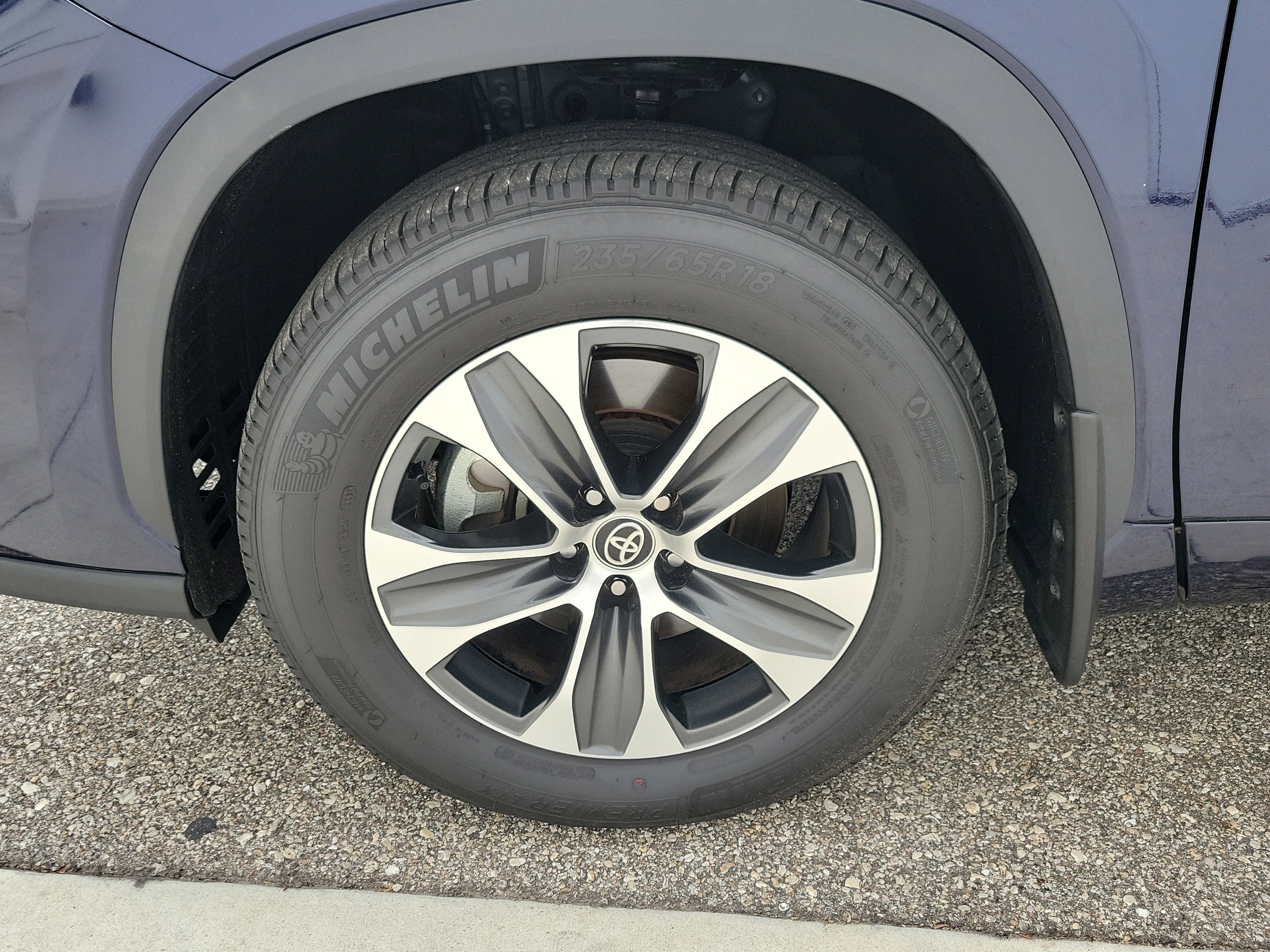 Used 2026 Toyota Highlander XLE image 8