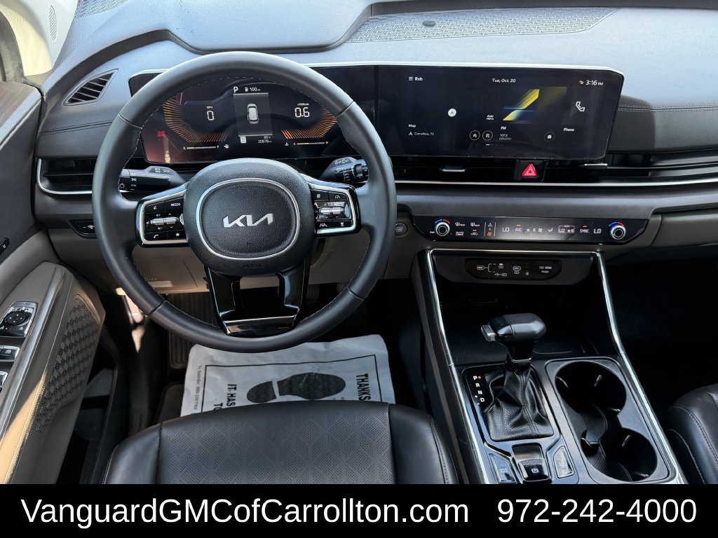 Used 2025 Kia Carnival EX FWD image 11