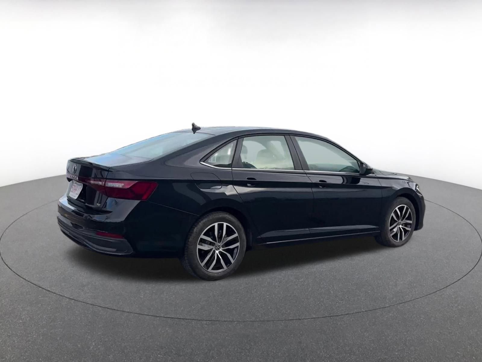 Used 2025 Volkswagen Jetta SE image 15