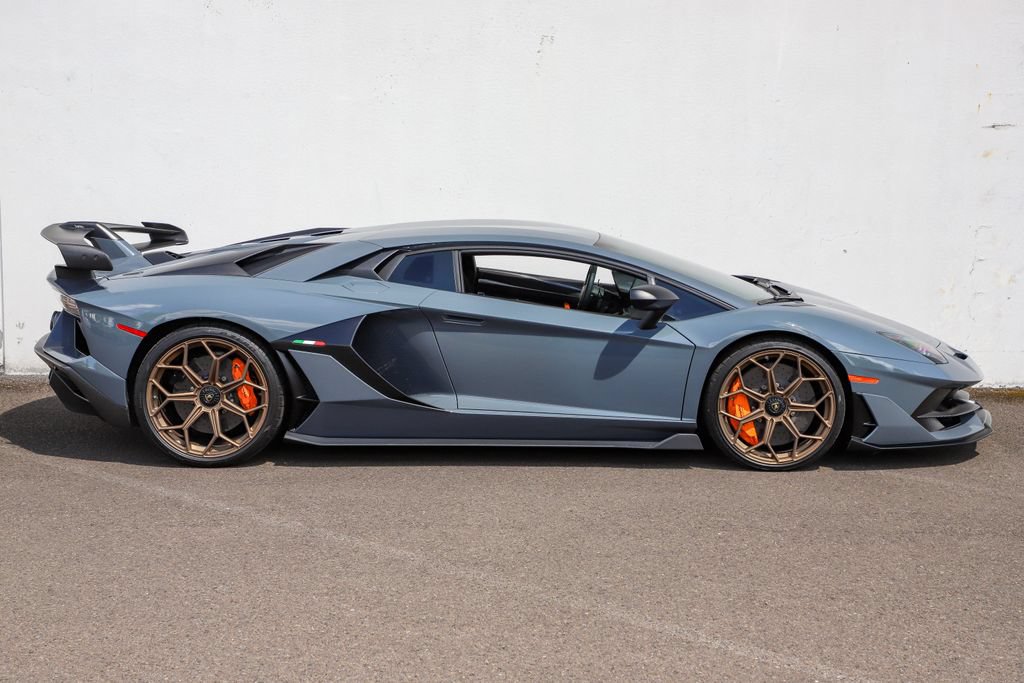 Used 2019 Lamborghini Aventador SVJ AWD/4WD image 3