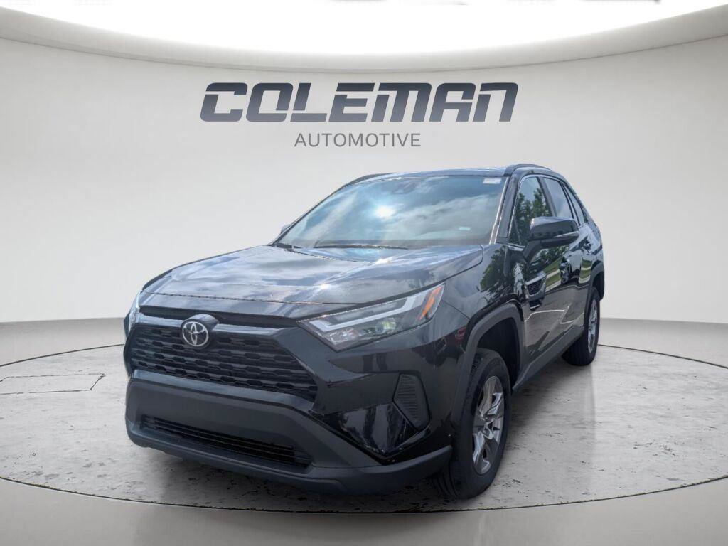 Used 2025 Toyota RAV4 XLE AWD/4WD image 18