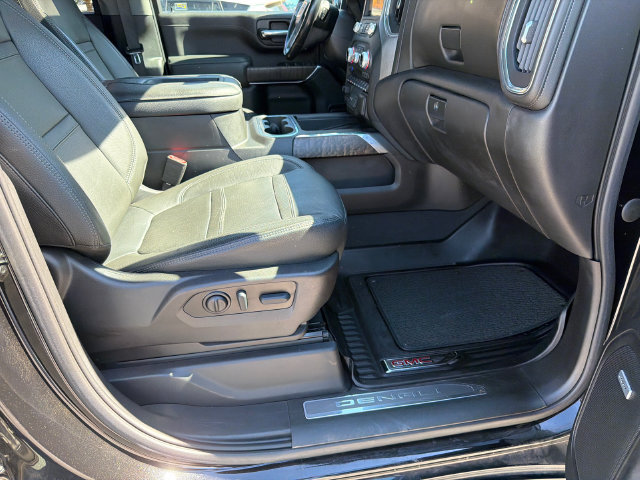 Used 2022 GMC Sierra 2500 Denali w/ Denali Black Diamond Edition AWD/4WD image 13