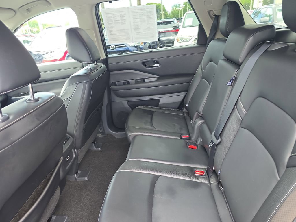 Used 2024 Nissan Pathfinder SL image 15