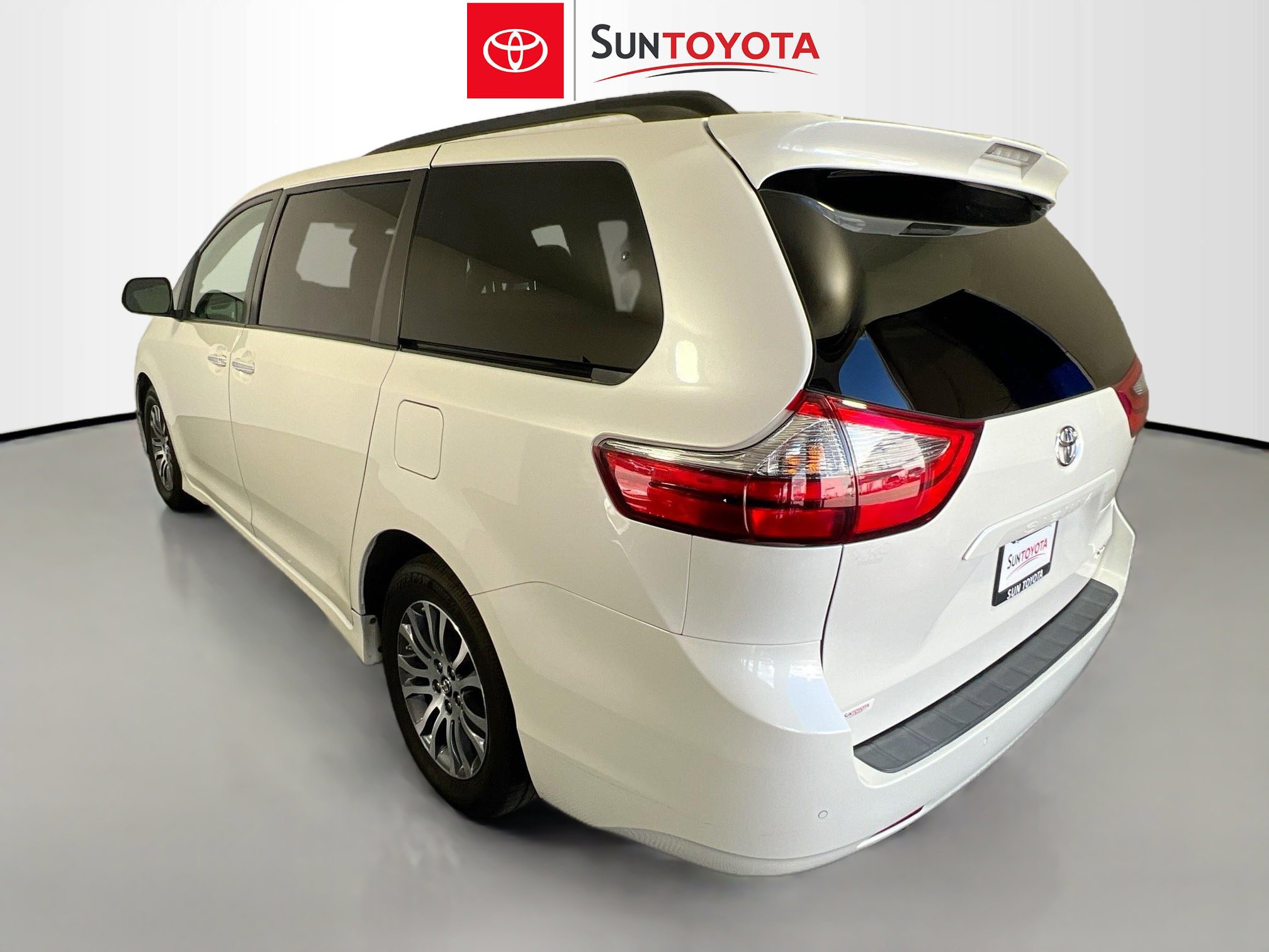 Used 2020 Toyota Sienna XLE image 6