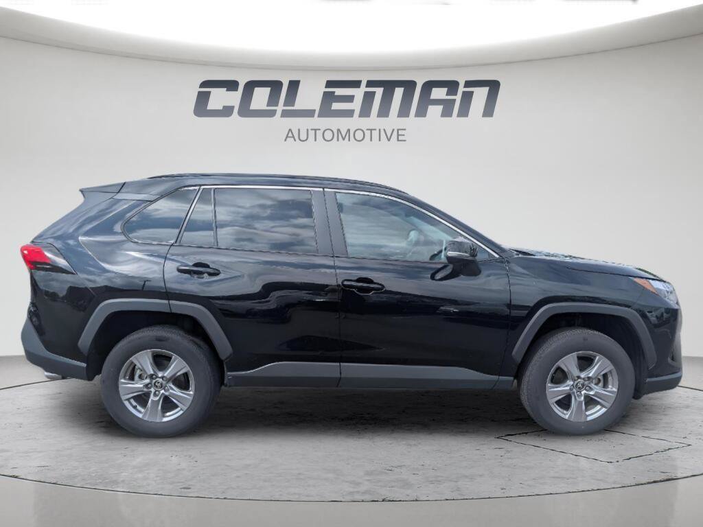 Used 2025 Toyota RAV4 XLE AWD/4WD image 4