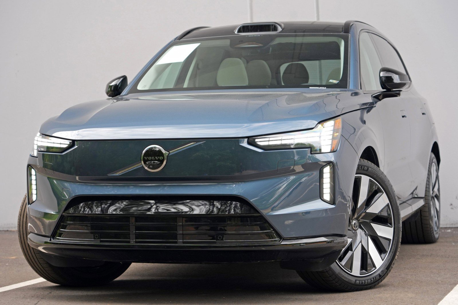 Used 2025 Volvo EX90 Plus AWD/4WD image 3
