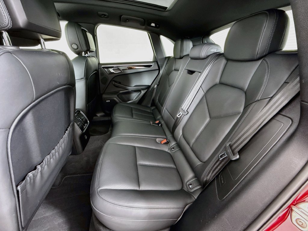 Certified 2020 Porsche Macan AWD/4WD image 24