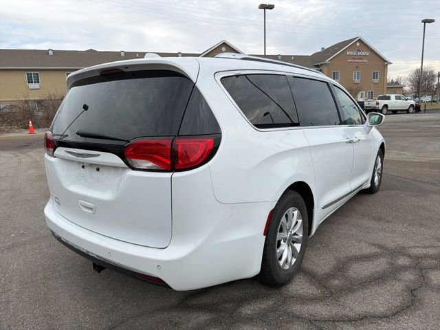 Used 2018 Chrysler Pacifica Touring-L image 5
