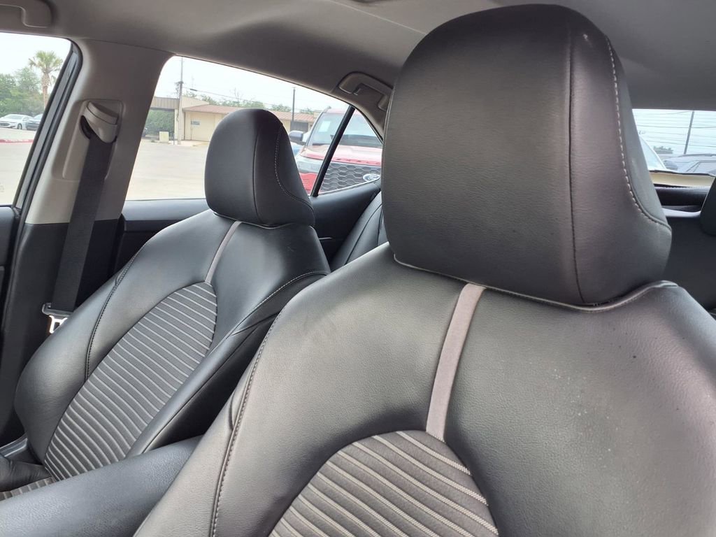 Used 2022 Toyota Camry SE FWD image 18