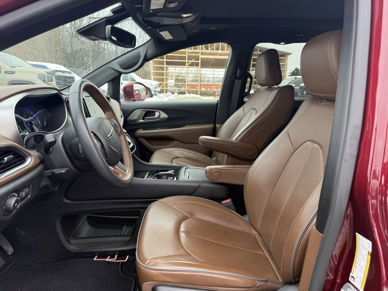 Used 2021 Chrysler Pacifica Limited image 10