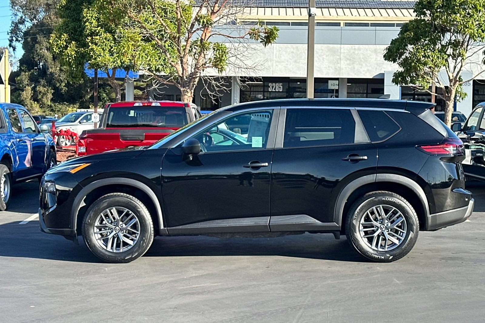 Used 2024 Nissan Rogue S AWD/4WD image 8