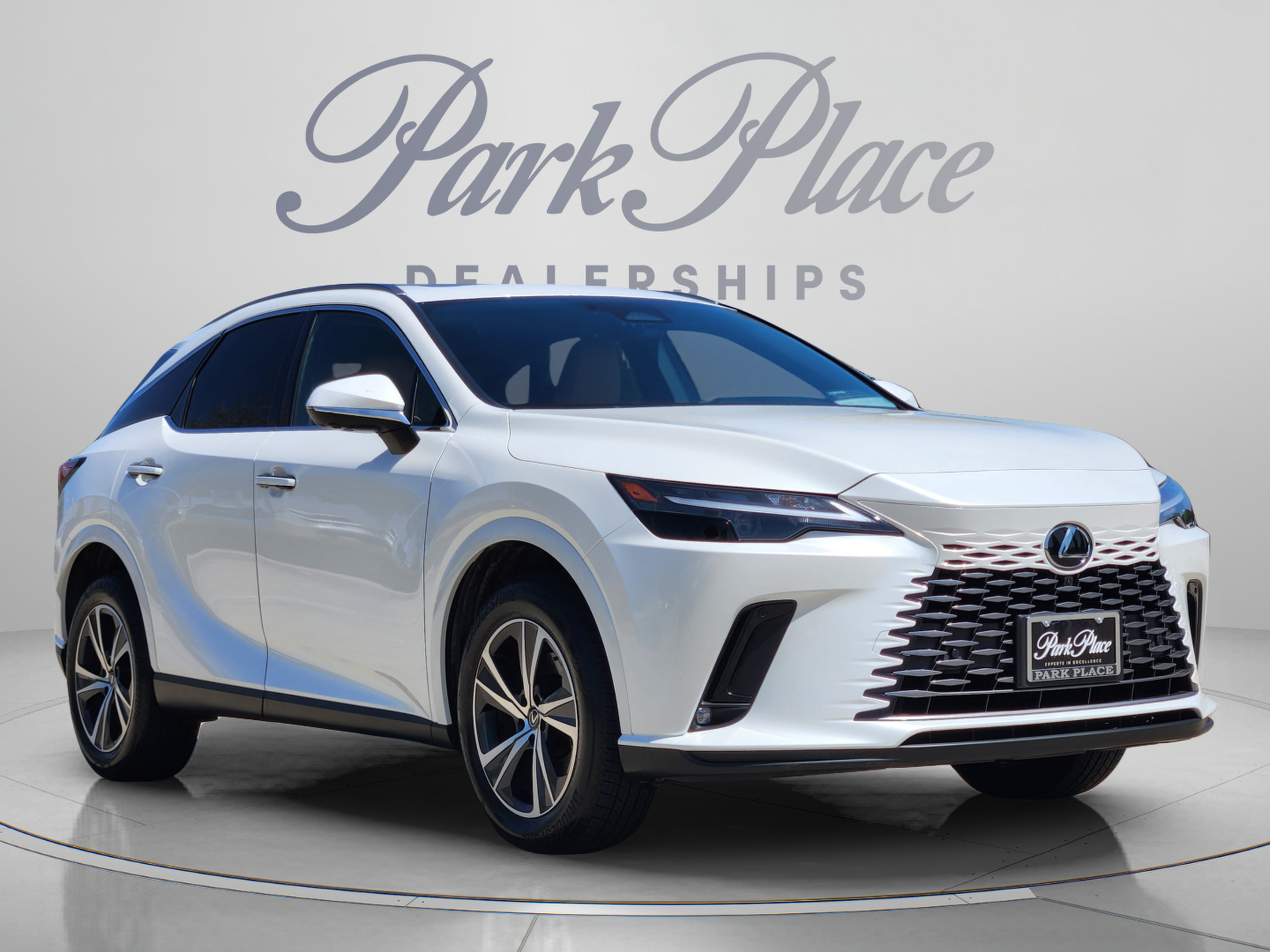 Used 2025 Lexus RX 350 Premium w/ Accessory Package (Z1) FWD image 6