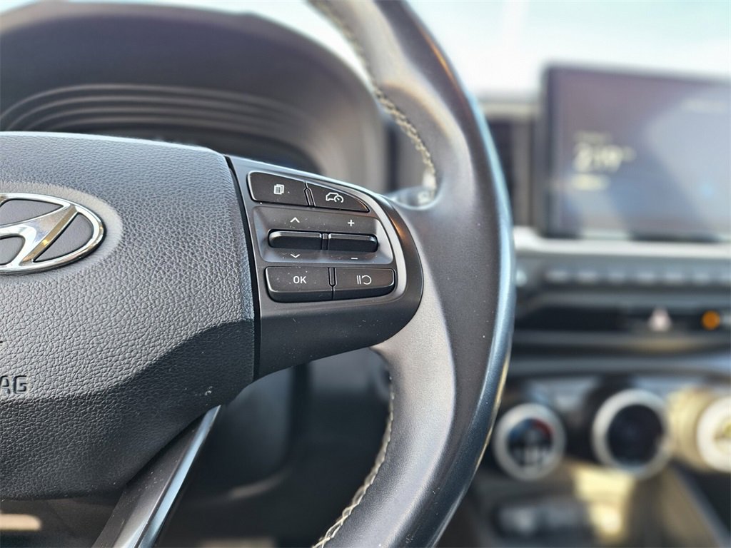 Used 2023 Hyundai Venue Limited image 24